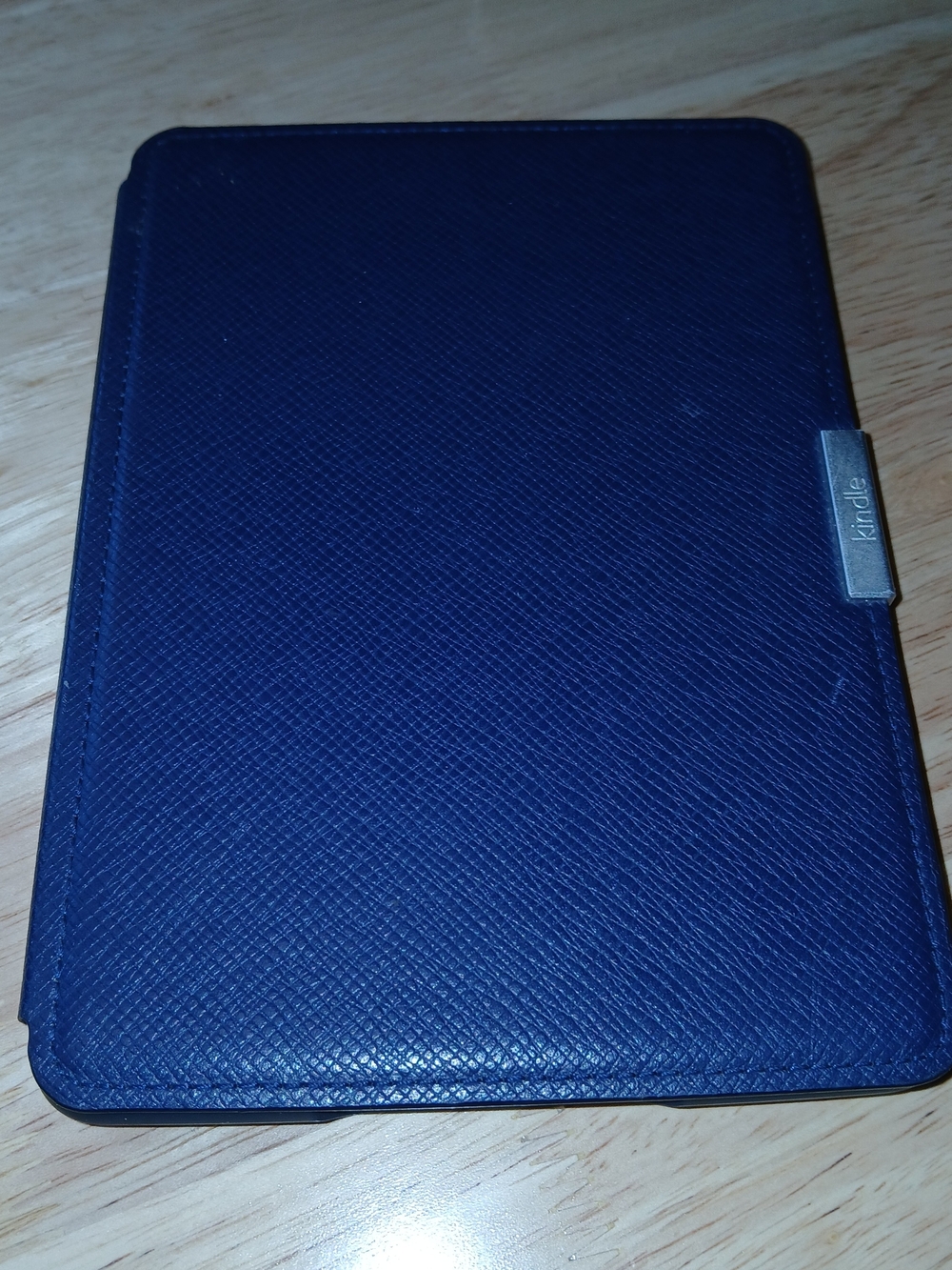 Amazon Kindle Black 5th Gen. e-Reader with Navy Blue Fabric Cover - Picture 2 of 16